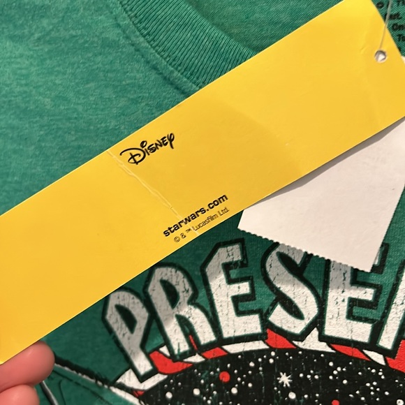 Disney Star Wars Yoda Baby Jedi Presents Are on the Way Holiday Christmas Tshirt - Picture 4 of 7